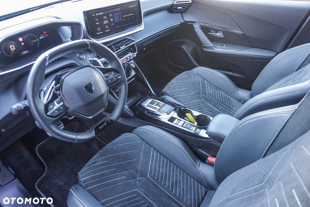 Peugeot 2008 Hybrid 136 e-DSC GT - 30