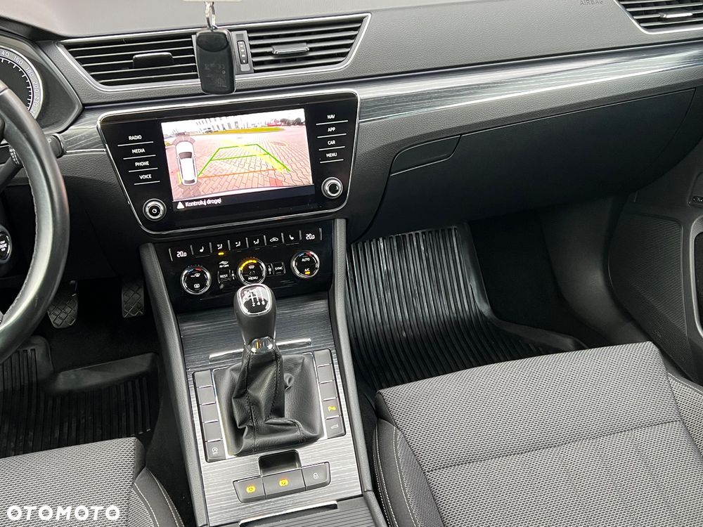 Skoda Superb 2.0 TDI SCR Style - 26