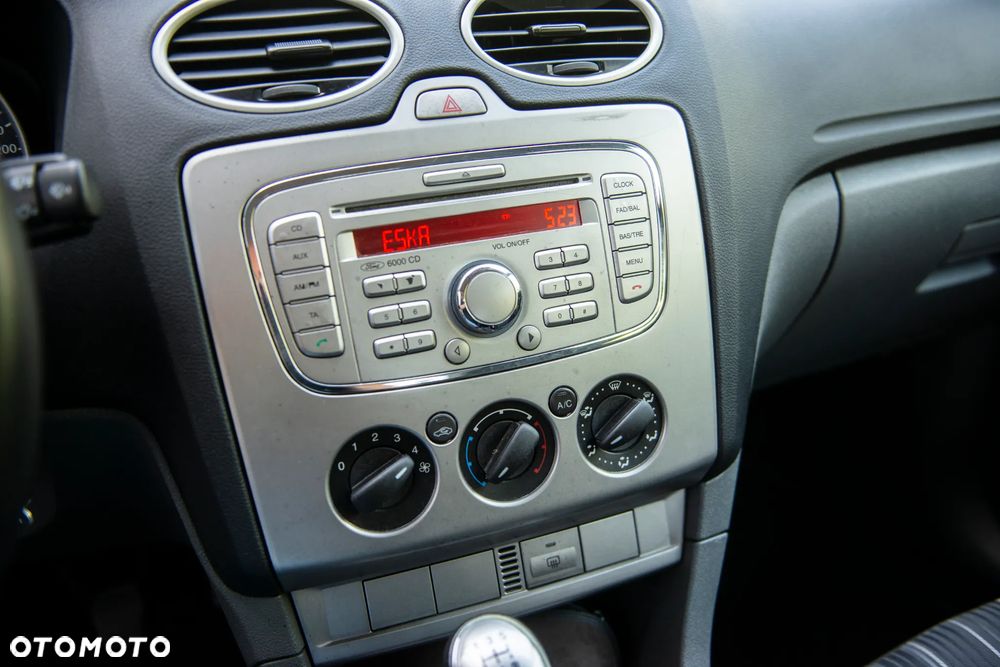 Ford Focus 1.6 16V Style - 33
