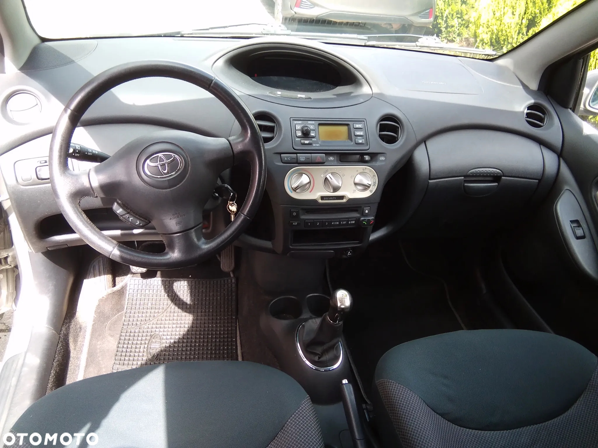 Toyota Yaris 1.0 Sol - 8