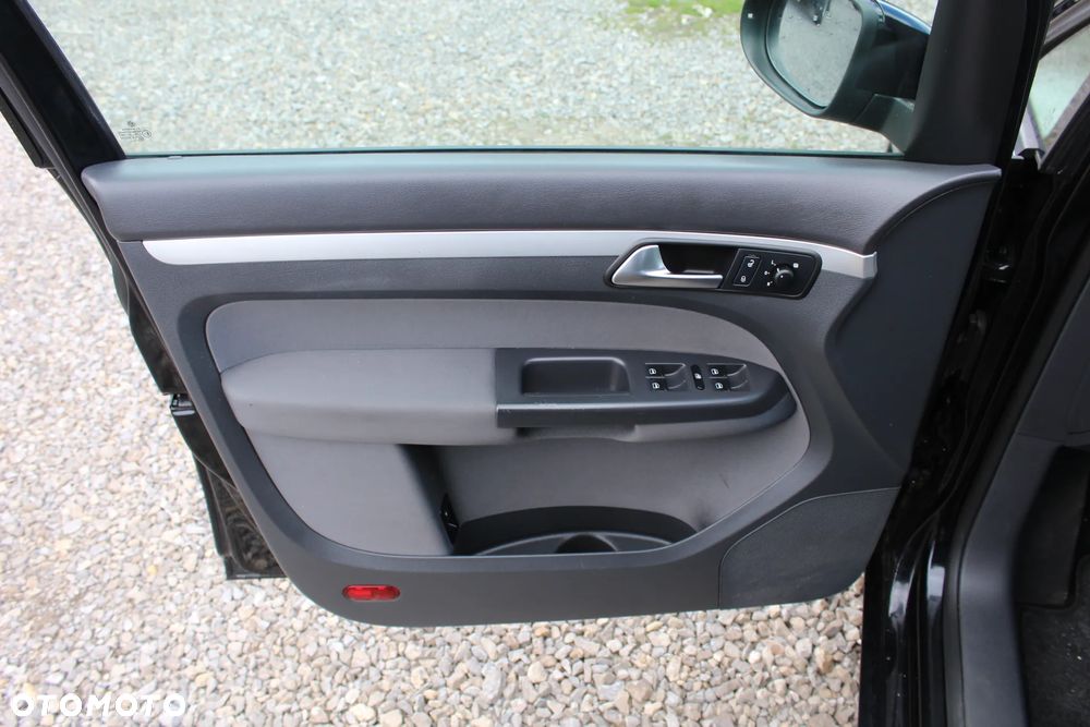 Volkswagen Touran 1.6 TDI DPF BlueMot Trendline - 17