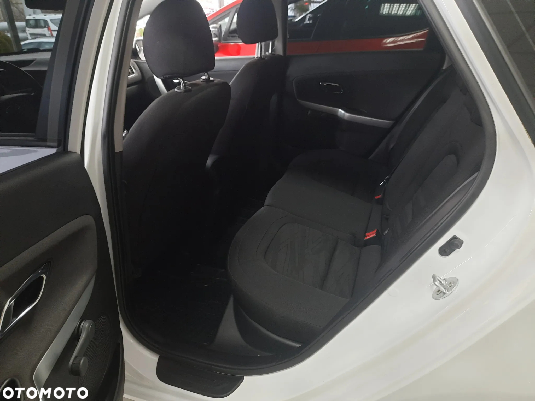 Kia Ceed - 9
