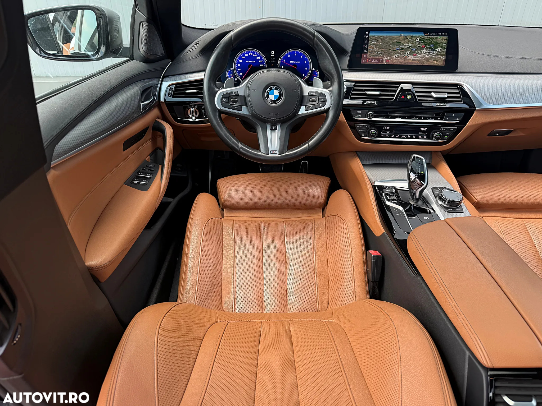 BMW Seria 5 550i xDrive - 23