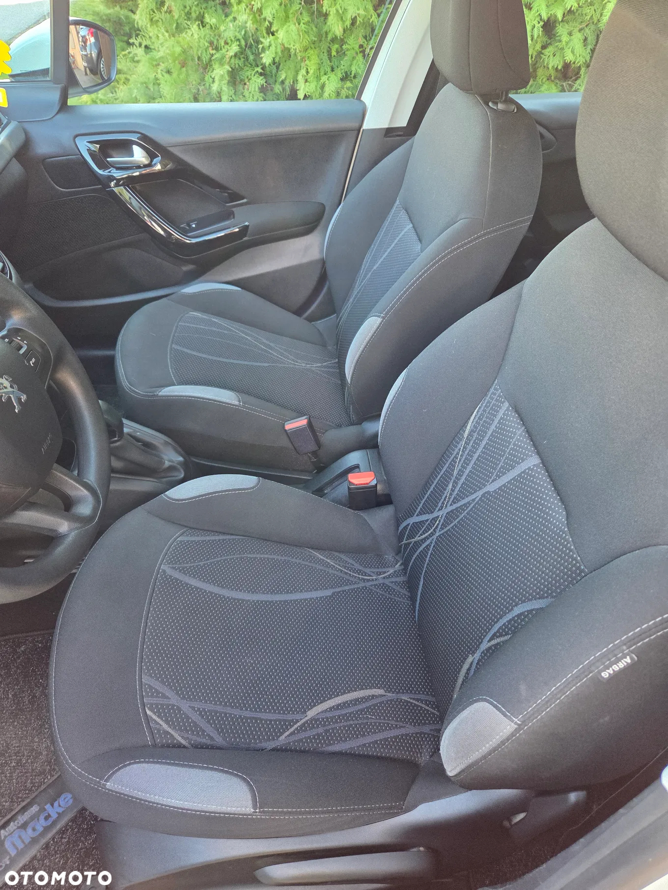 Peugeot 208 - 19