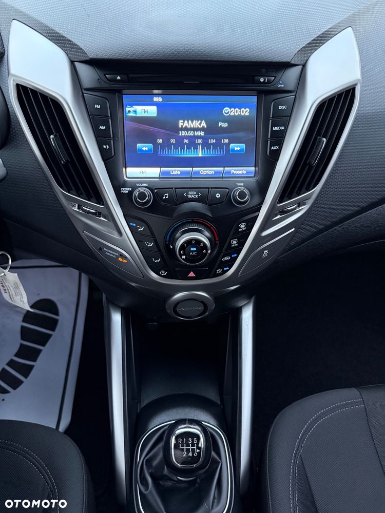 Hyundai Veloster 1.6 Premium - 24