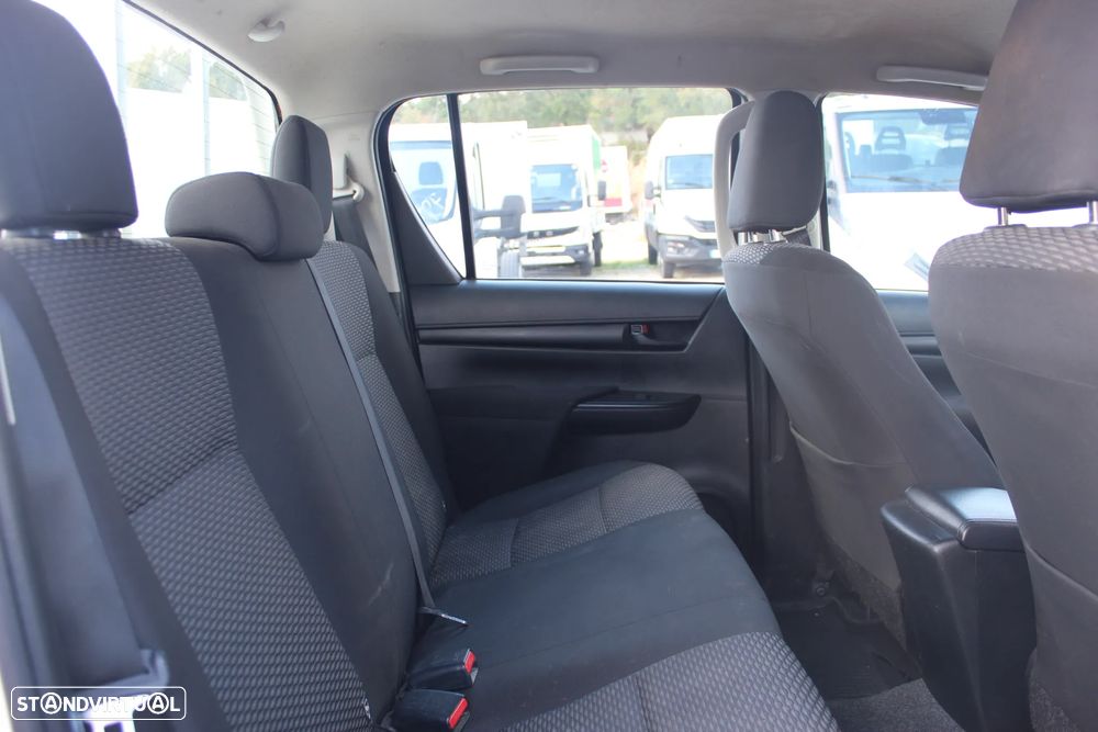 Toyota Hilux 2.4 D-4D 2WD CD - 8