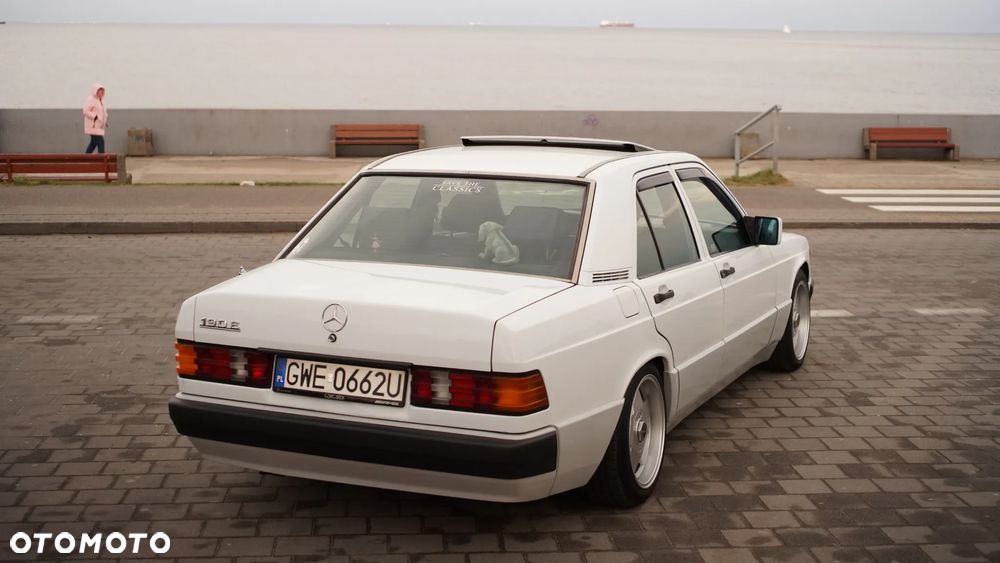 Mercedes-Benz W201 (190) - 1