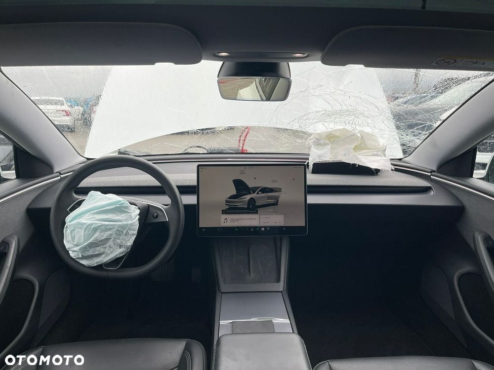 Tesla Model 3 - 10