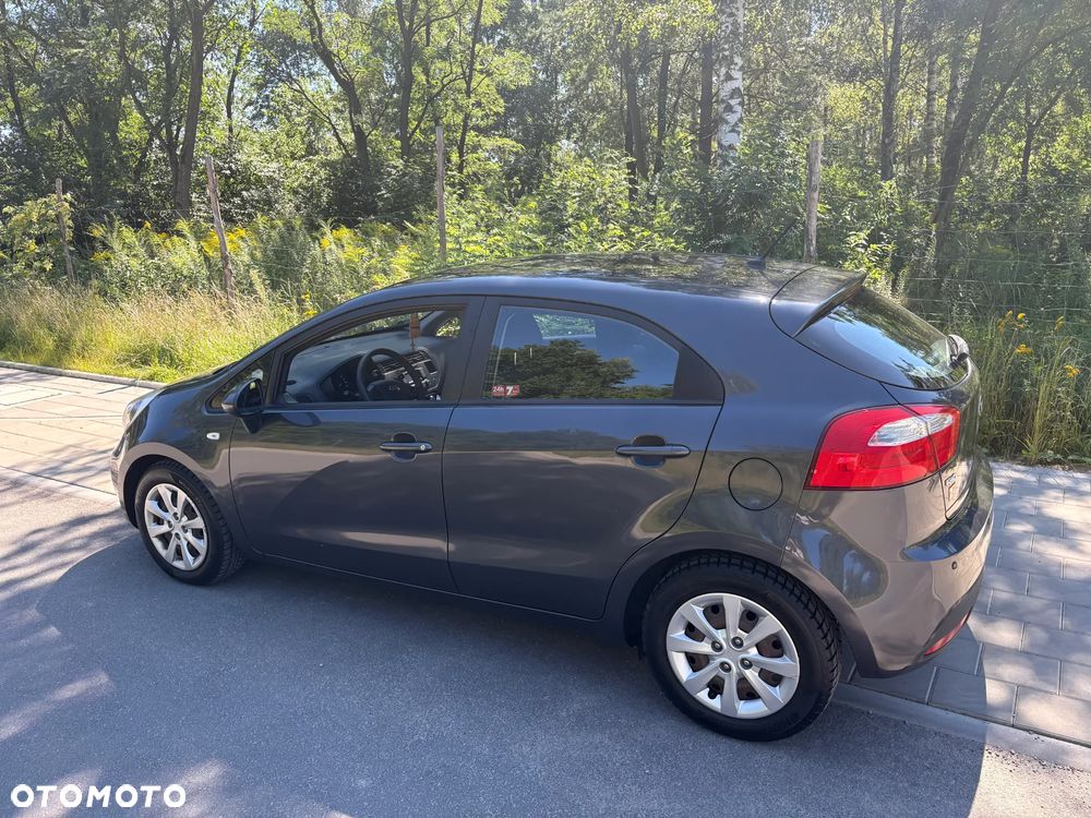 Kia Rio 1.4 L - 10