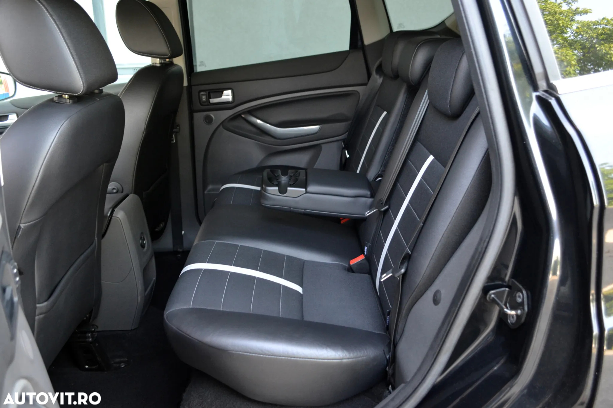 Ford Kuga 2.0 TDCi 4WD Powershift Titanium - 9