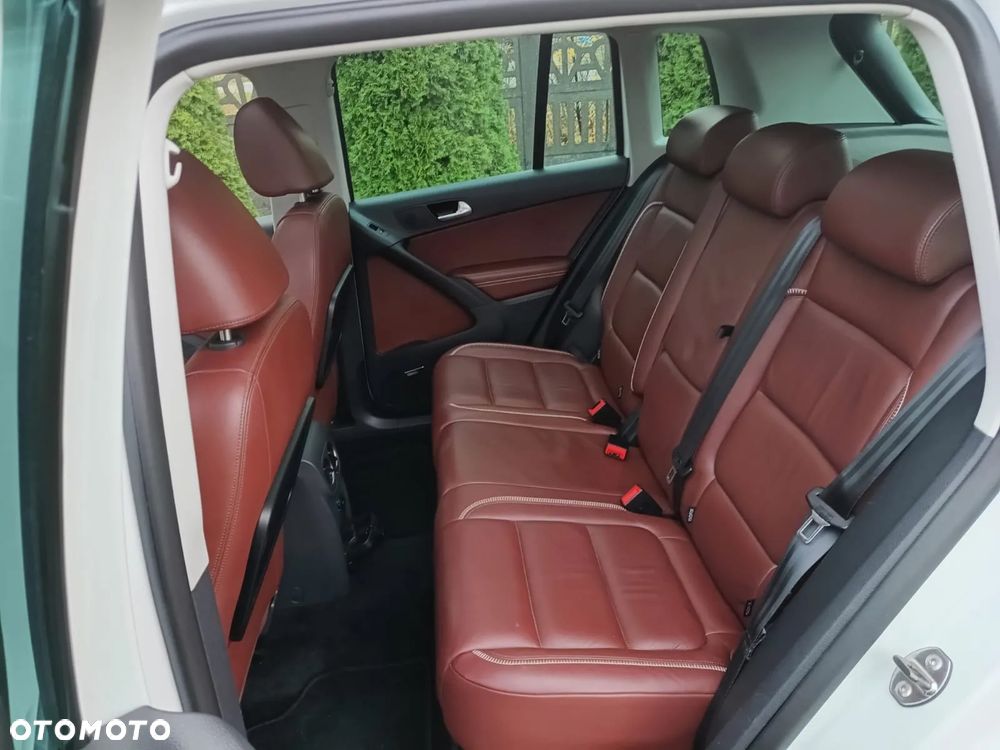 Volkswagen Tiguan ver-2-0-tdi-4mot-perfectline-r--style-dsg - 12