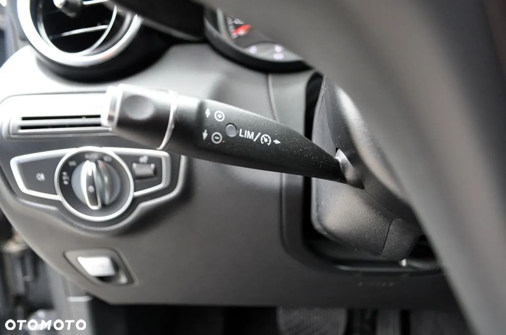 Mercedes-Benz GLC 350 e 4Matic 7G-TRONIC AMG Line - 29