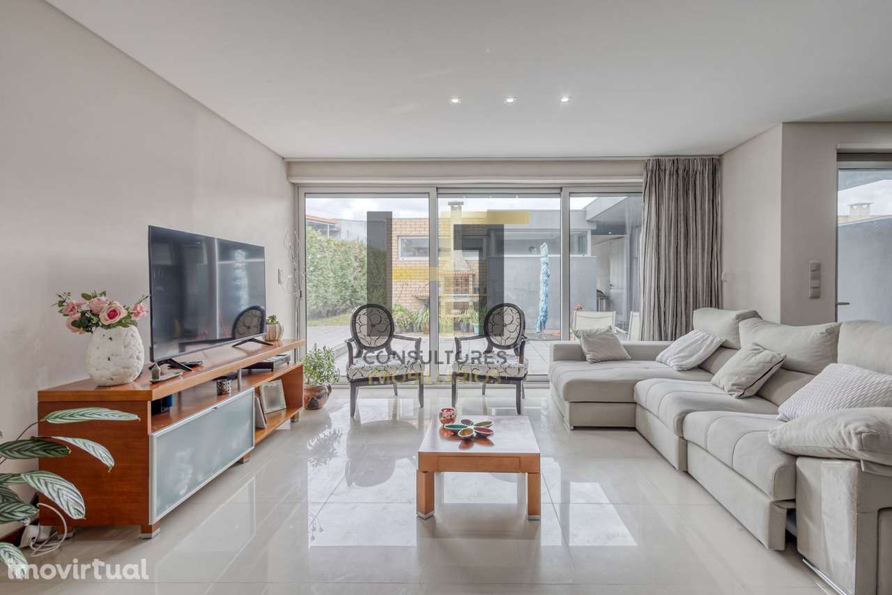 Moradia | Suíte | 3 Frentes | Recuado | Jardim - Grande imagem: 5/57