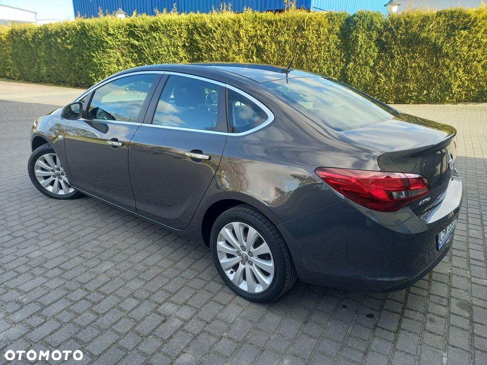 Opel Astra 1.4 150 Jahre - 7