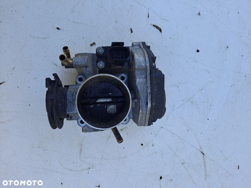 PRZEPUSTNICA VW AUDI A3 8L 1,8 20V 06A133064M
