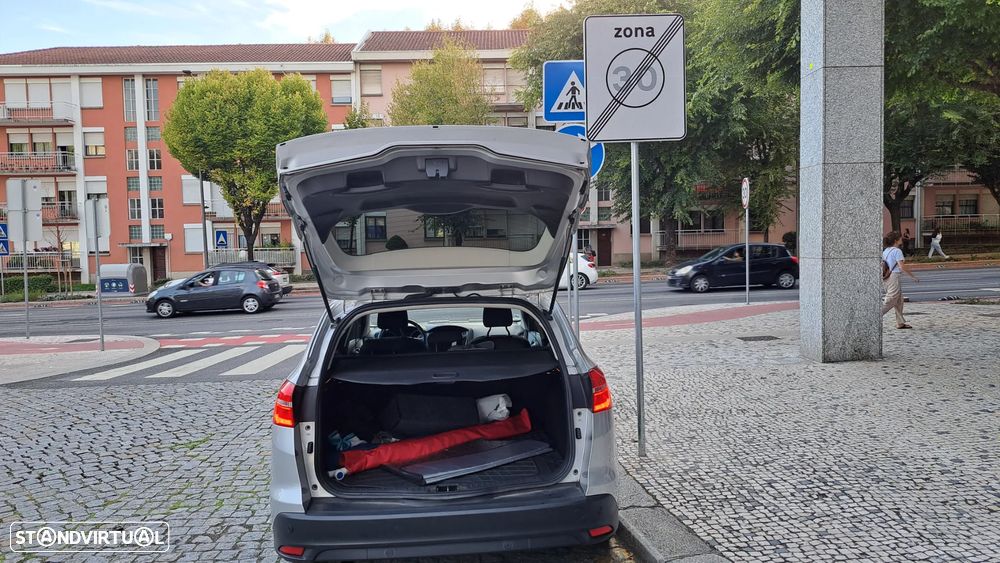 Ford Focus SW 1.5 TDCi EcoBlue Business - 18