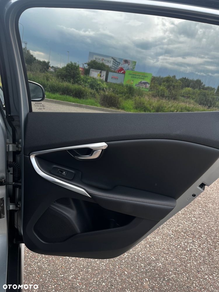 Volvo V40 D3 Summum - 25