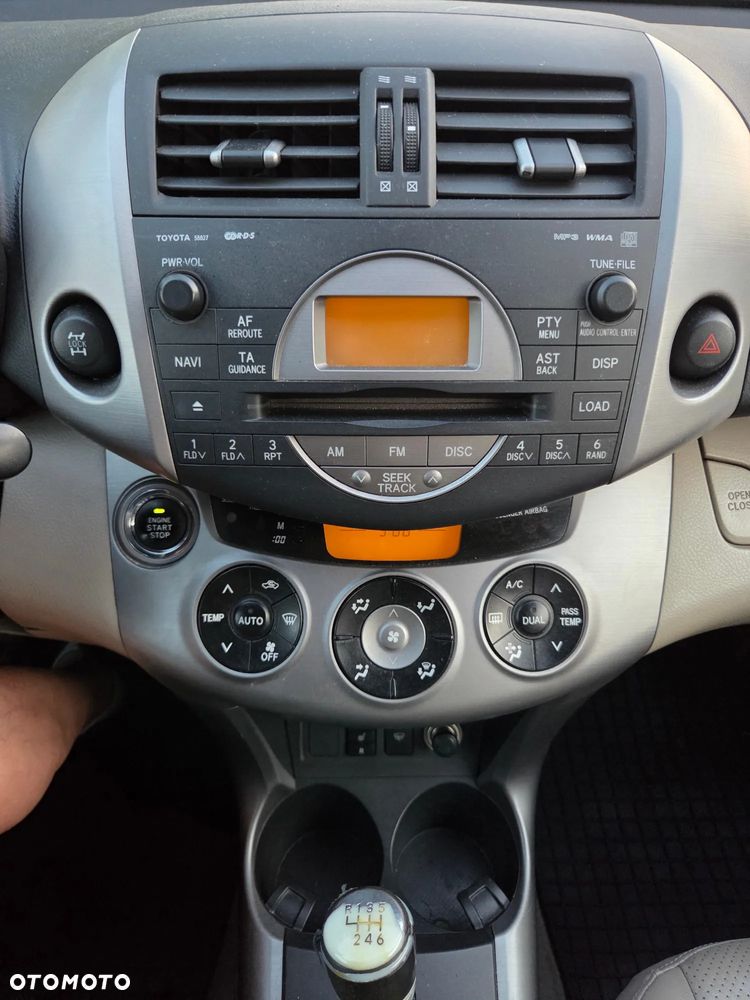Toyota RAV4 - 16