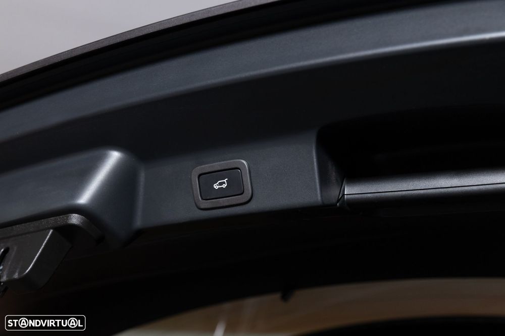 Jaguar F-Pace 2.0 D200 AWD R-Dynamic SE - 31