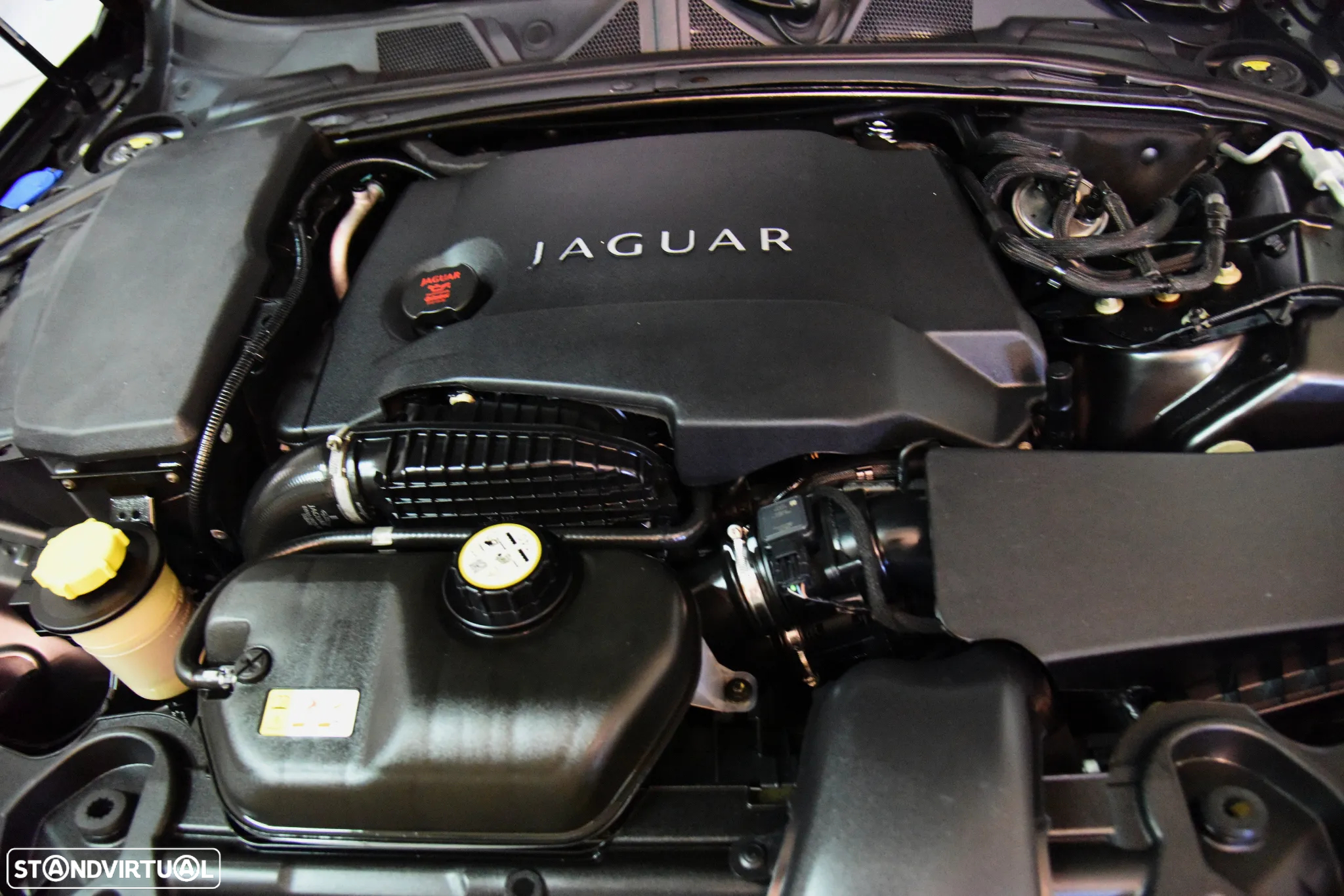 Jaguar XF 3.0 D V6 S Luxury - 11
