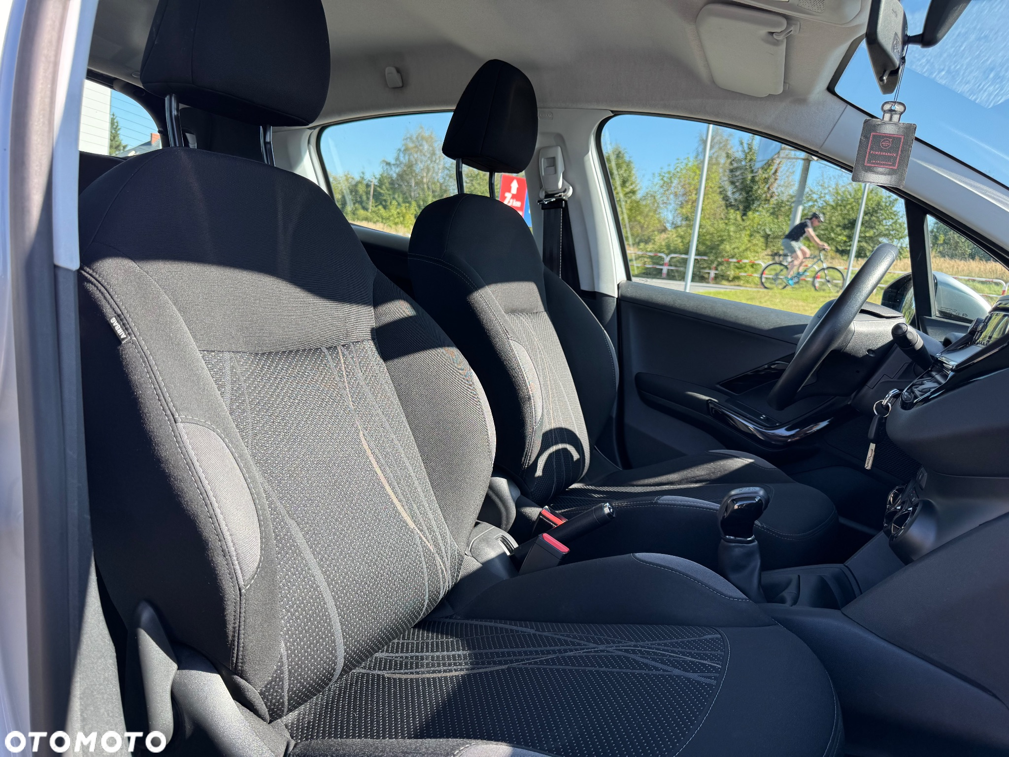 Peugeot 208 - 21