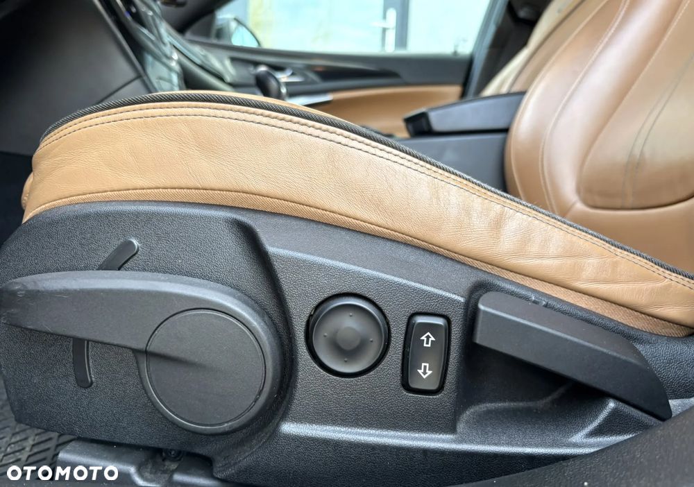 Opel Insignia 2.0 T Cosmo 4x4 S&S EU6 - 11