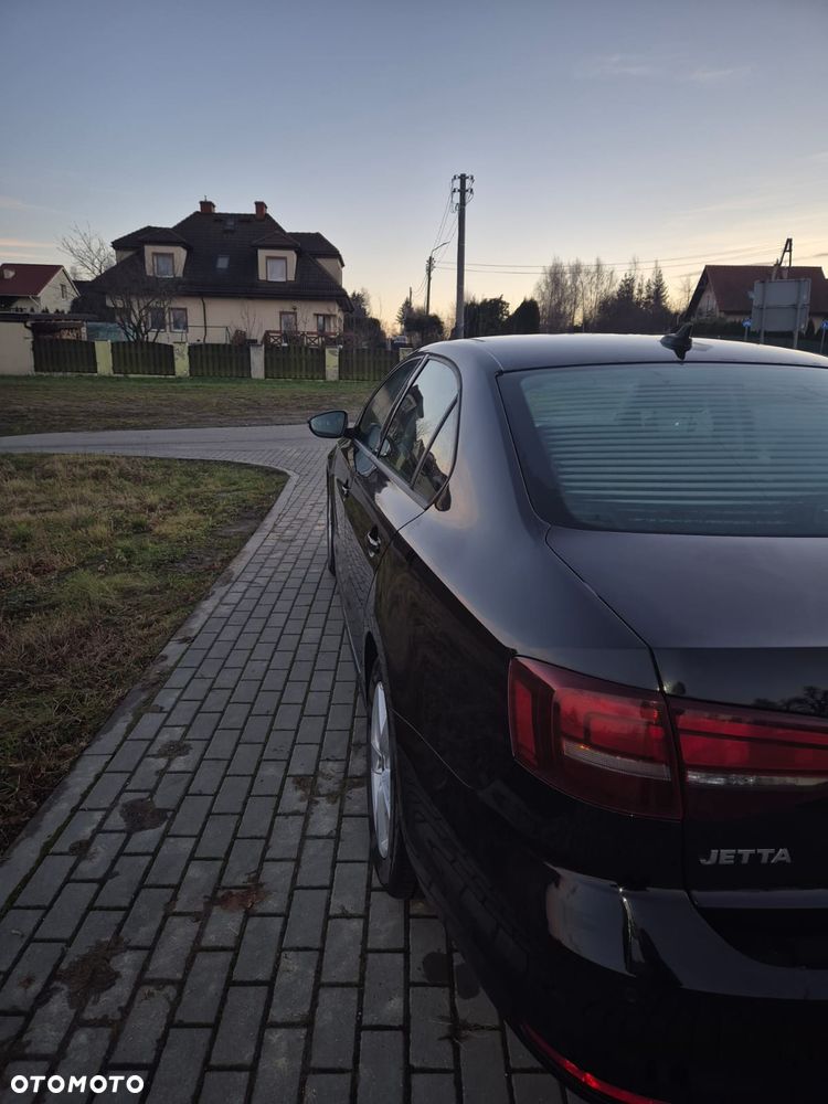Volkswagen Jetta - 4