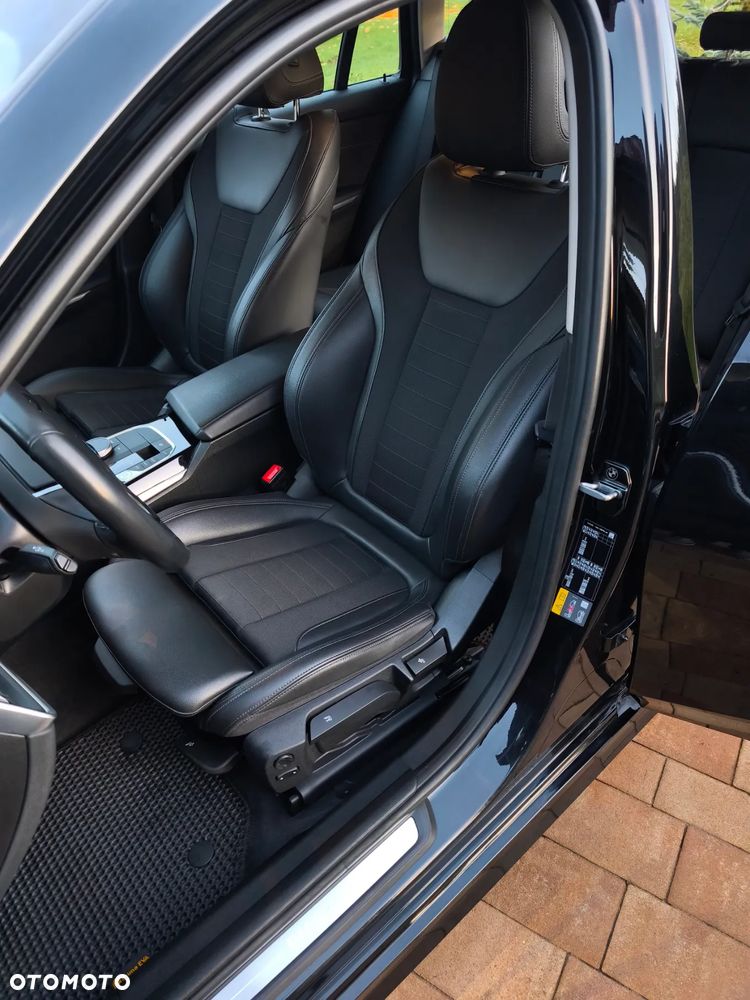 BMW Seria 3 330e Sport Line - 12