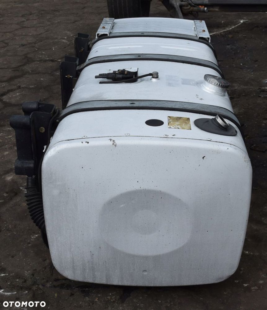 ZBIORNIK PALIWA z AdBlue MAN TGX TGS LOW DECK - 3