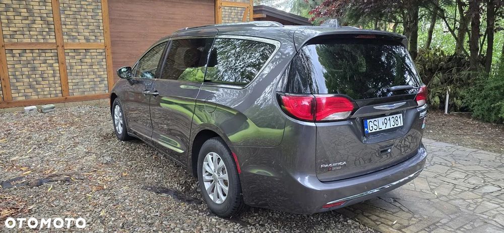 Chrysler Pacifica - 10