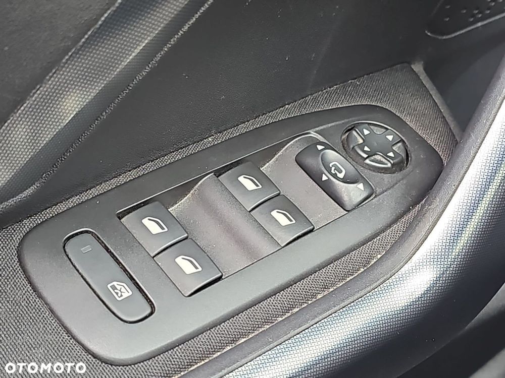 Peugeot 2008 1.2 Pure Tech GPF Allure S&S EAT6 - 29