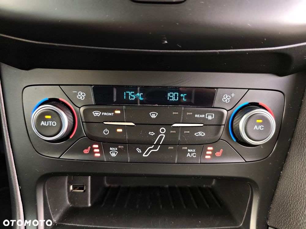 Ford Focus 1.0 EcoBoost Titanium - 19