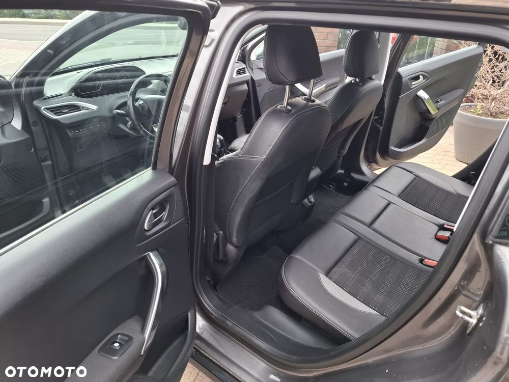 Peugeot 2008 1.2 Pure Tech Allure S&S - 12