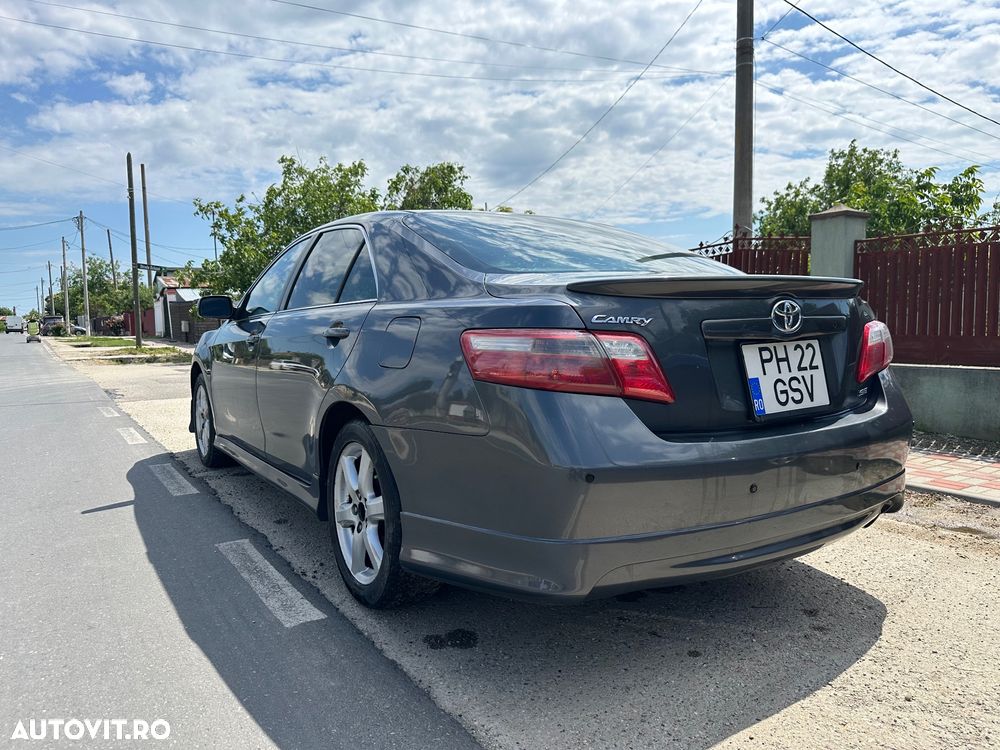 Toyota Camry - 6