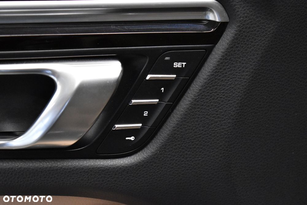 Porsche Macan Standard - 30