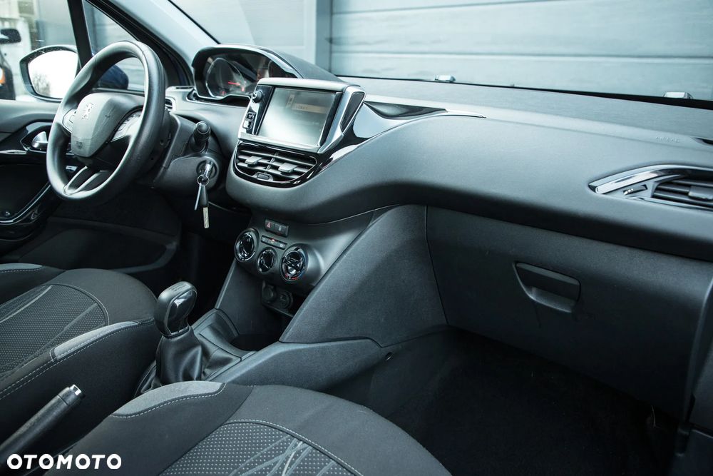 Peugeot 208 - 15