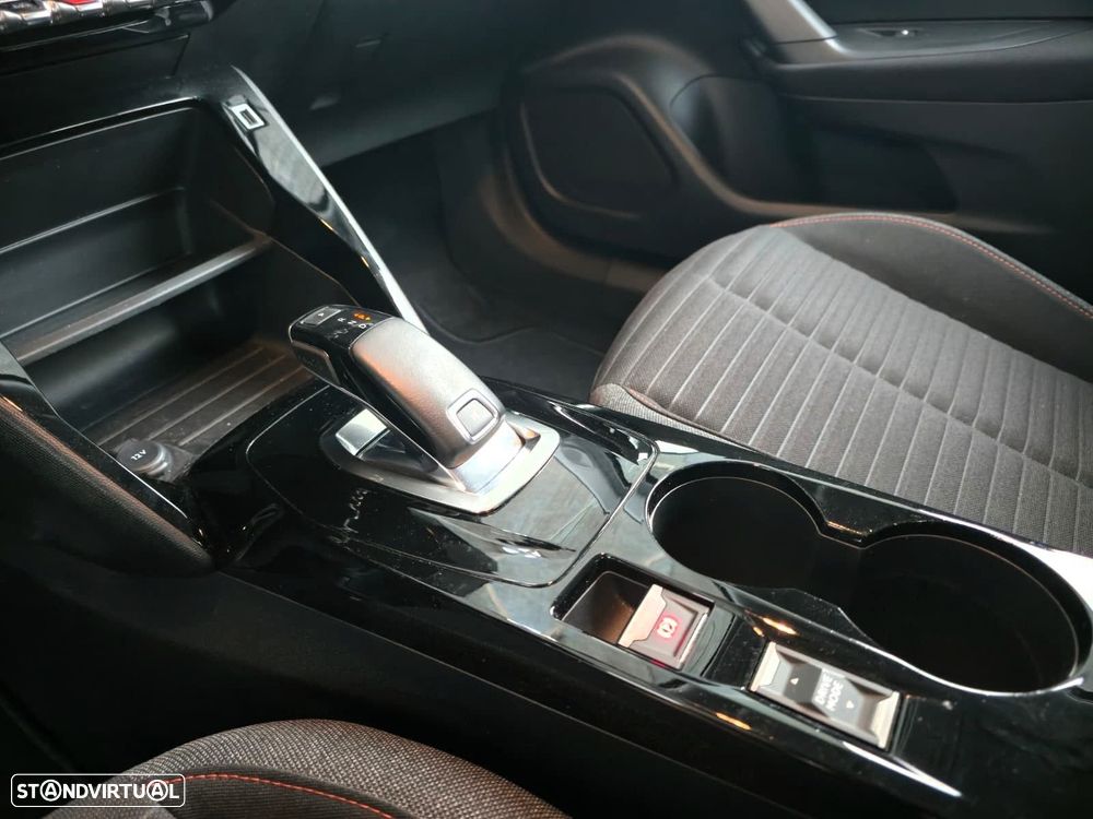 Peugeot 2008 1.2 PureTech Active Pack EAT8 - 8