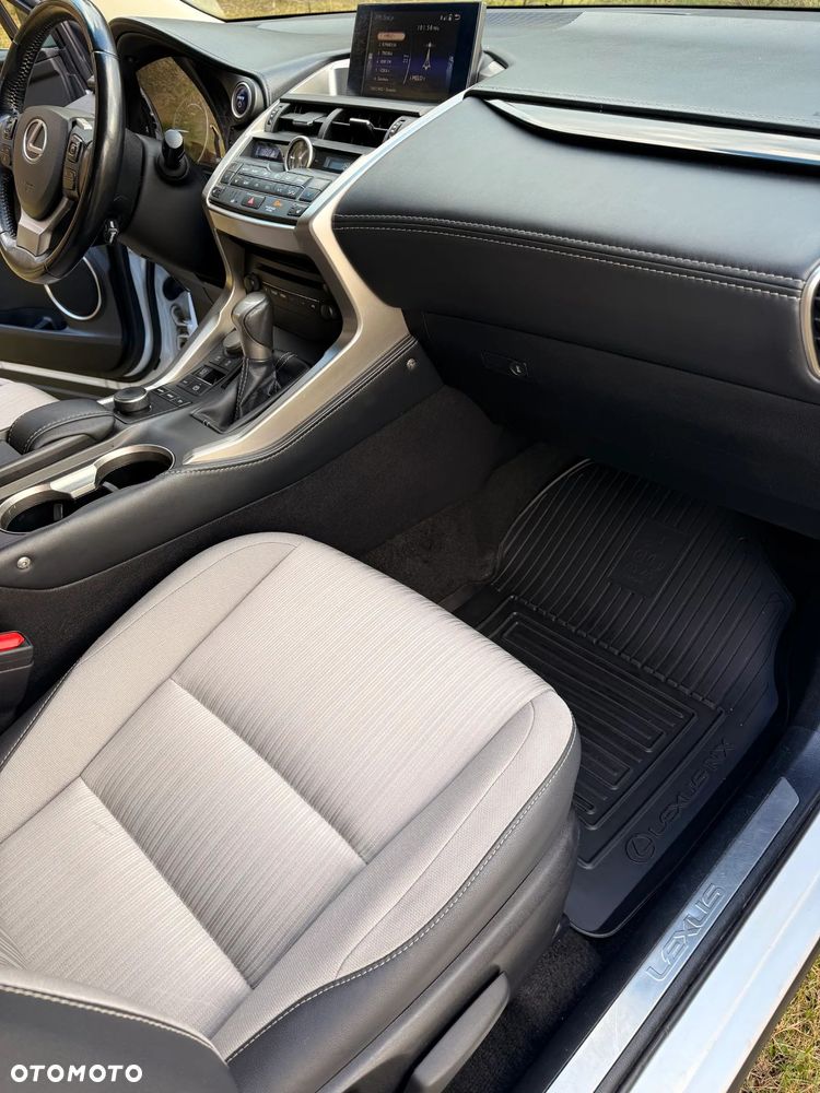 Lexus NX 300h Comfort AWD - 8