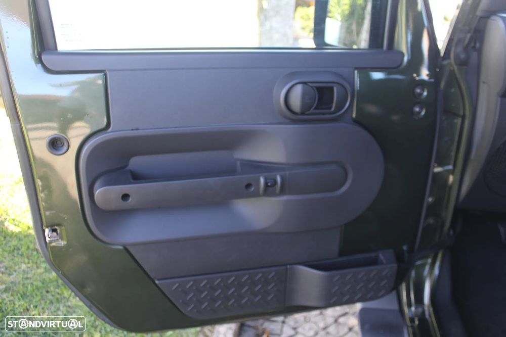 Jeep Wrangler 2.8 CRD ATX Sport - 12