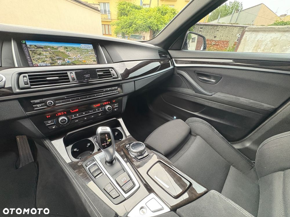 BMW Seria 5 525d xDrive - 21
