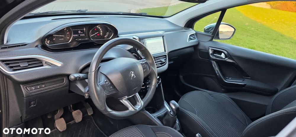 Peugeot 208 - 18