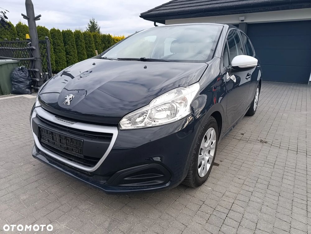 Peugeot 208 - 8