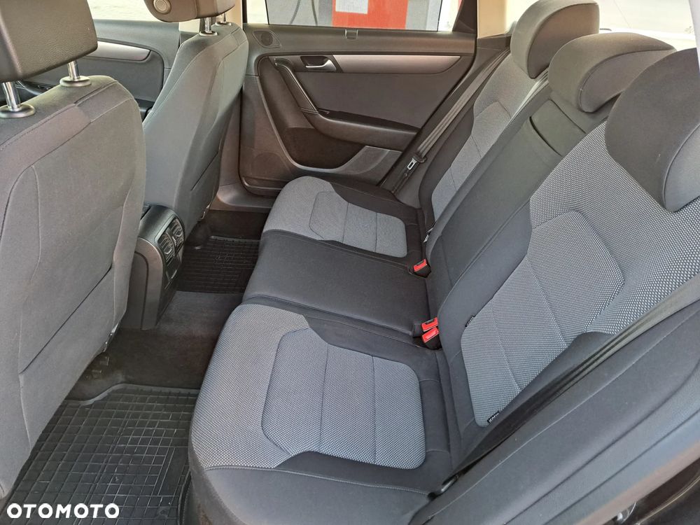 Volkswagen Passat - 37