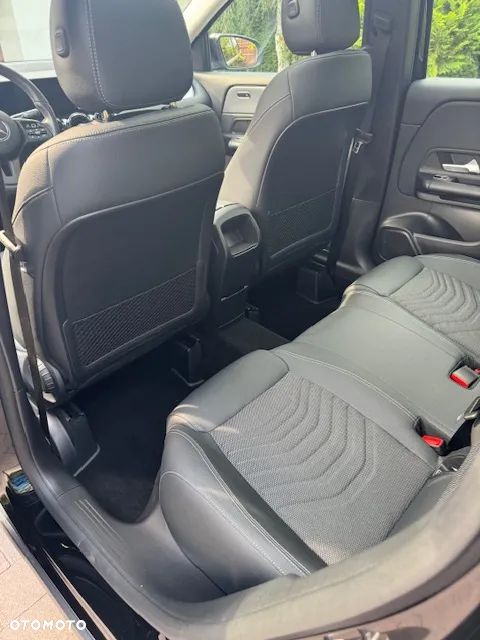 Mercedes-Benz GLA 180 d 8G-DCT - 12