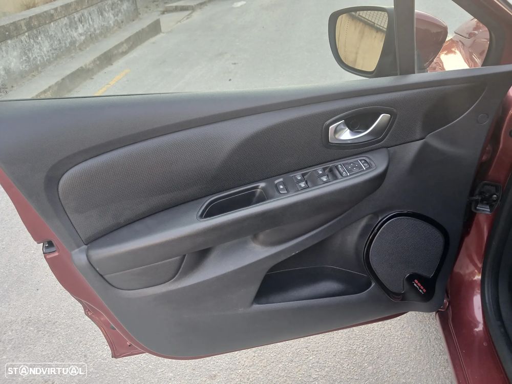 Renault Clio 1.5 dCi Dynamique S — fotografia 8