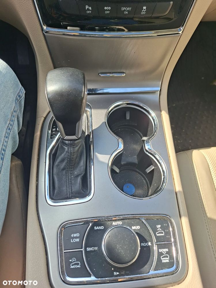 Jeep Grand Cherokee - 28