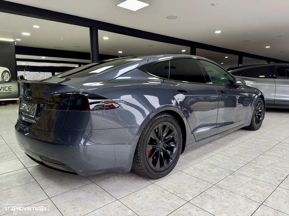 Tesla Model S - 3