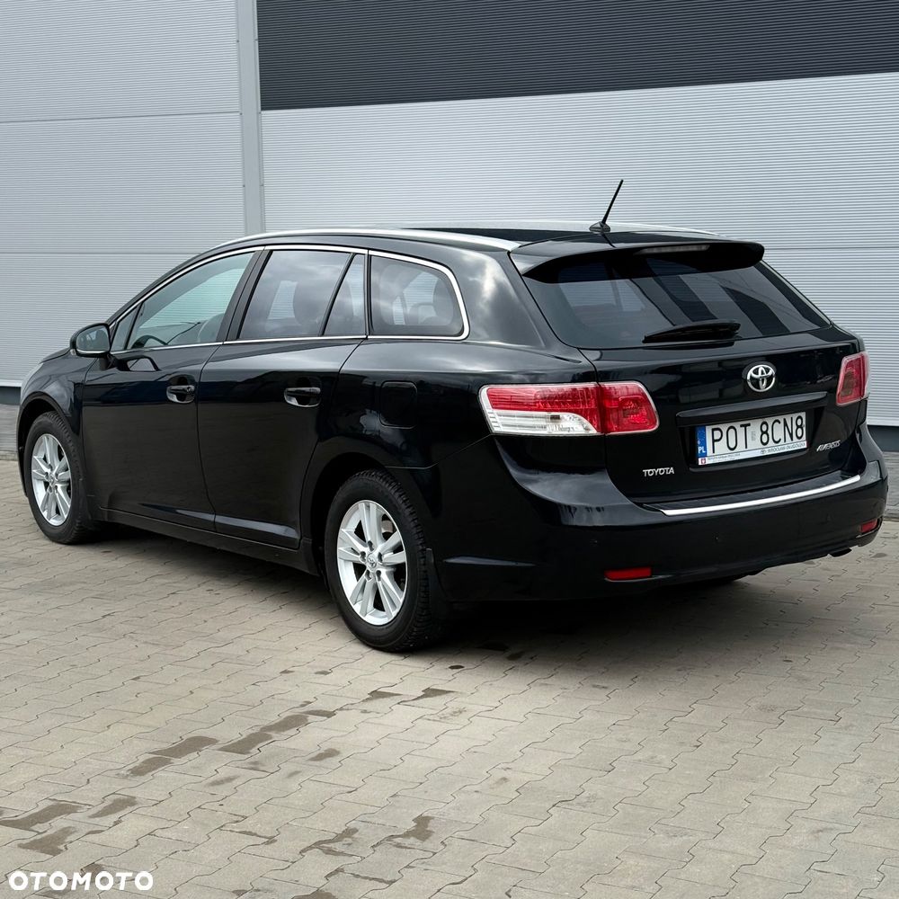 Toyota Avensis 2.0 D-4D Sol - 2
