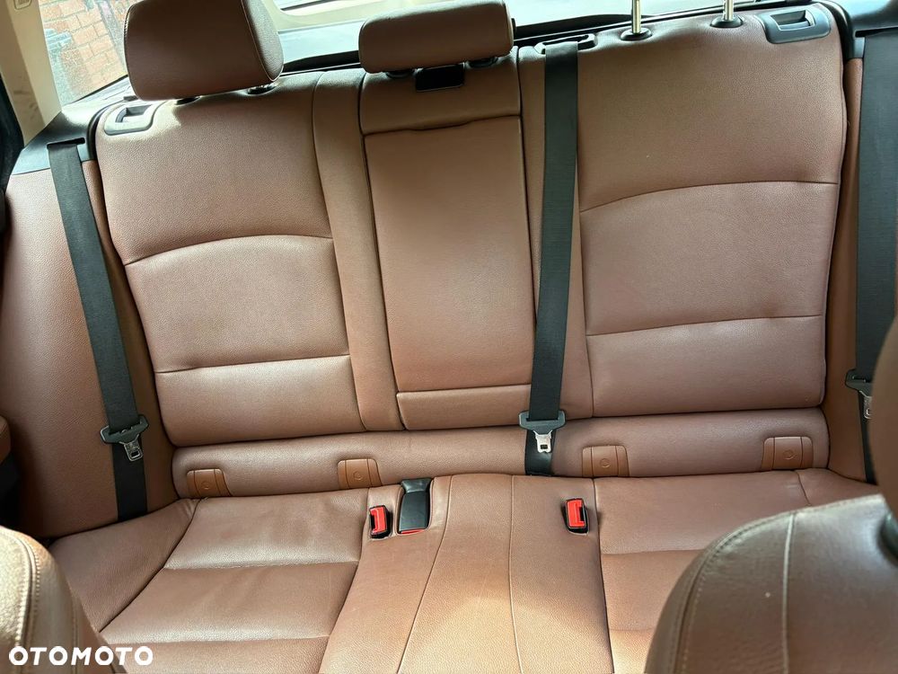 BMW Seria 5 520d - 29