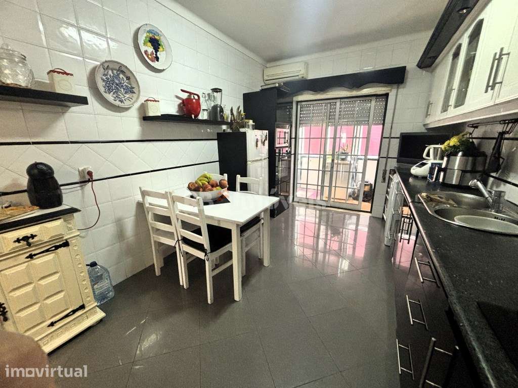Apartamento T3 com garagem,sotão e terraço no Entroncamento - Grande imagem: 2/32